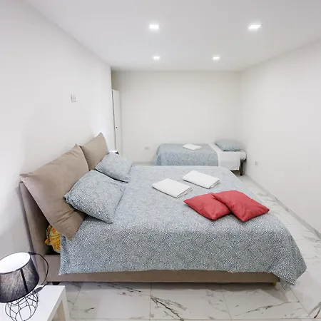 Man House * Napoli